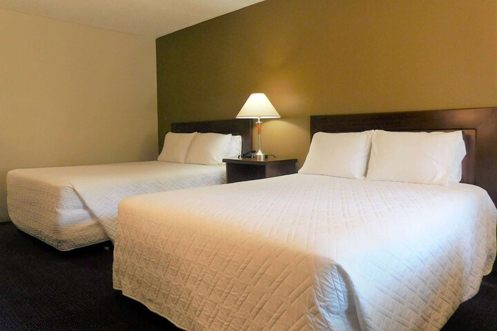 Room 4 of 25