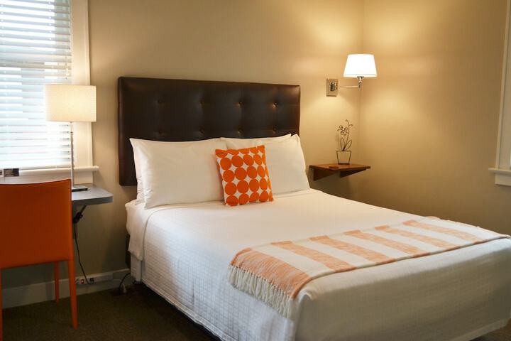 Room 16 of 34