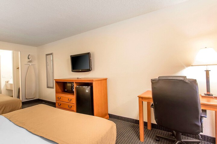 Room 25 of 48