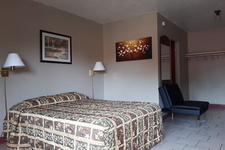 Room 10 of 12