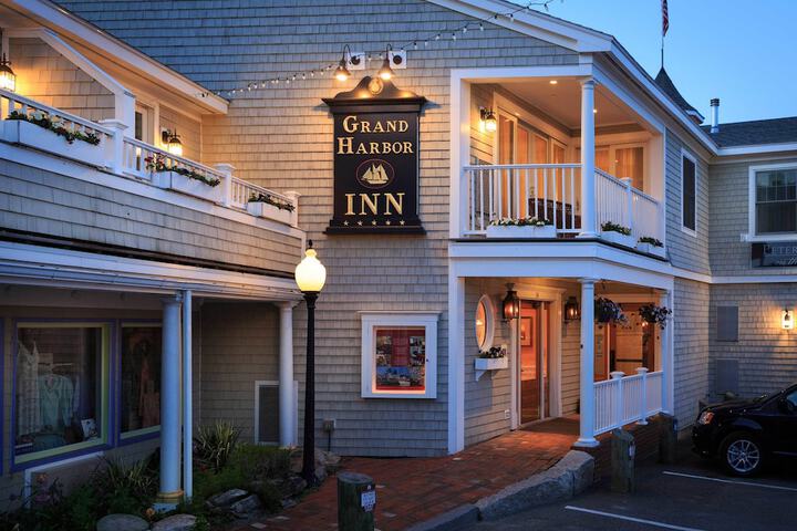 Grand Harbor Inn