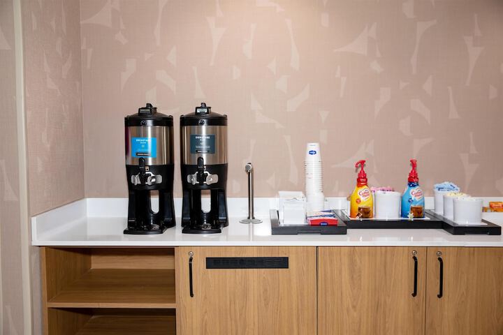 Hampton Inn & Suites Jennings