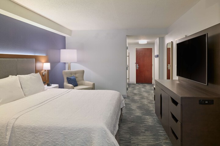 Room 27 of 65