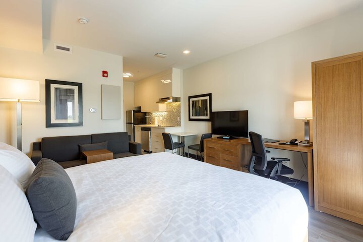 Room 18 of 28