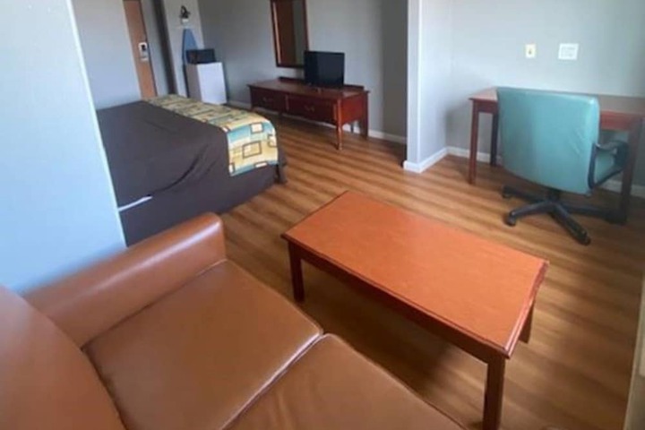 Room 9 of 23