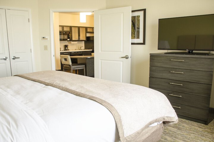 Room 8 of 14