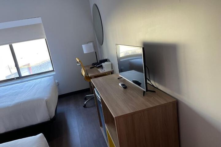 Room 4 of 12