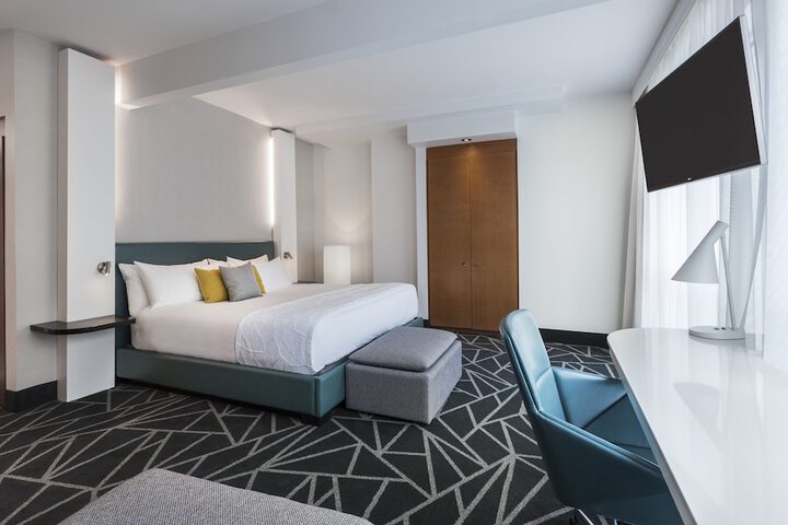 Room 25 of 62