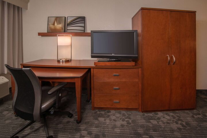 Room 16 of 24