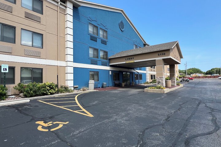 Hotel 7 of 36