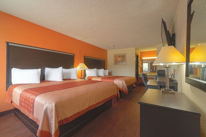 Regency Inn & Suites by OYO Bay City TX