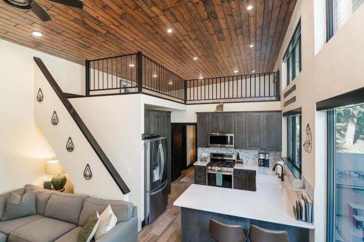 Granite Moose Hideaway Cabin