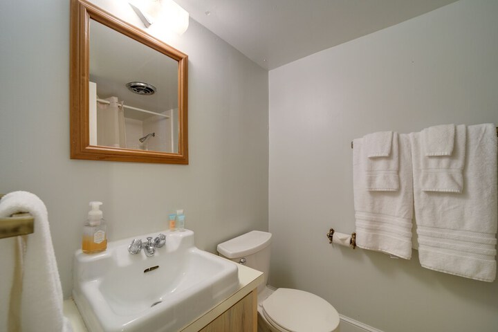 Centrally Located Brevard Home w / Deck & Fire Pit!
