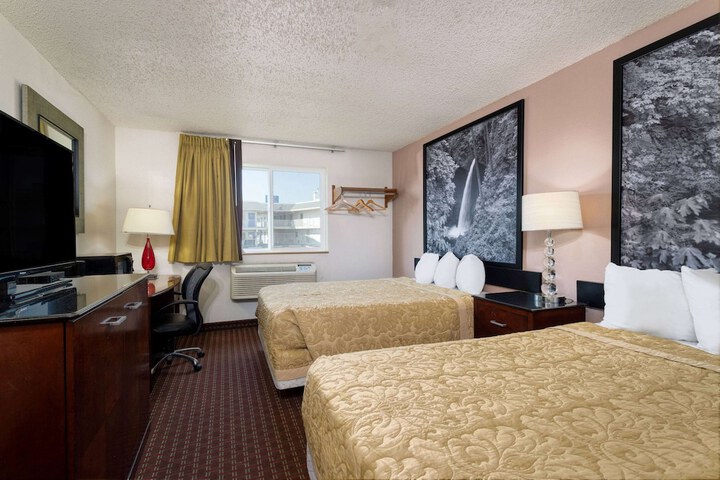 Room 15 of 52