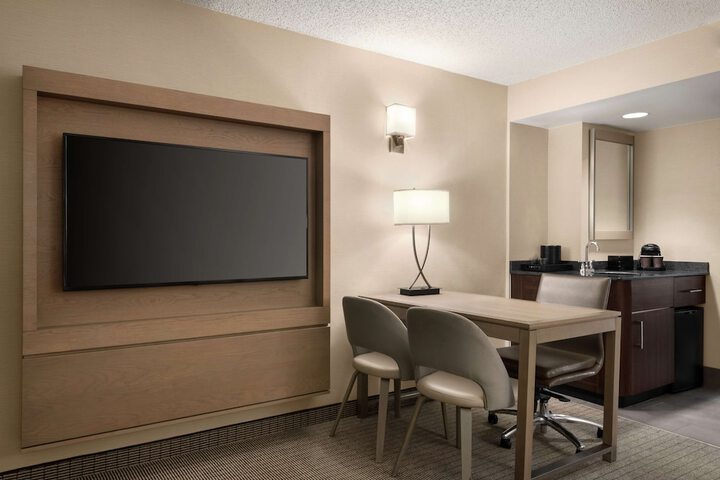 Embassy Suites by Hilton Cleveland Rockside