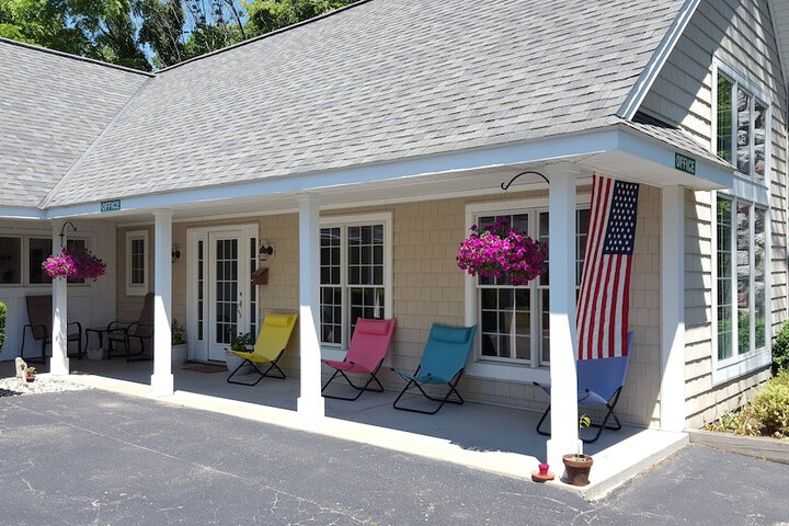 Captains Quarters Motel