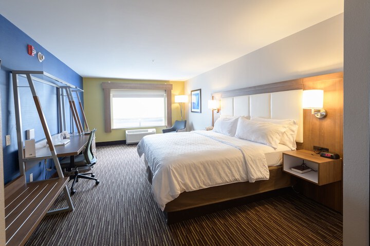 Room 8 of 34