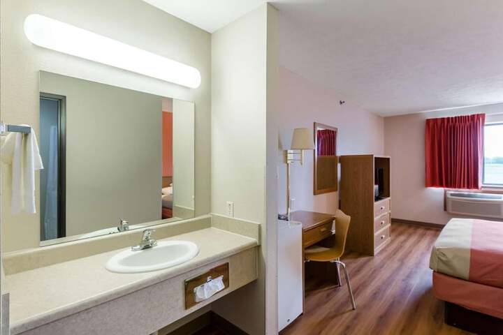 Motel 6 Percival IA