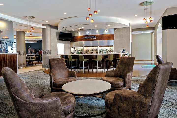 Lounge 25 of 30