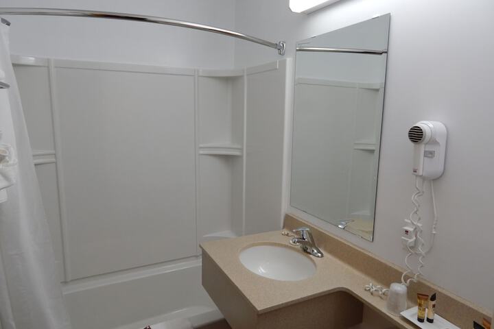 Room 12 of 27