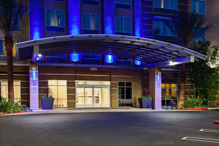 Hotel 6 of 51