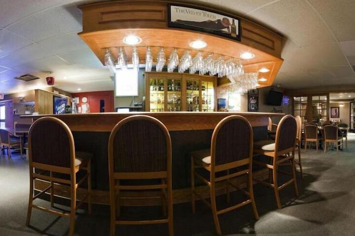 Lounge 20 of 21