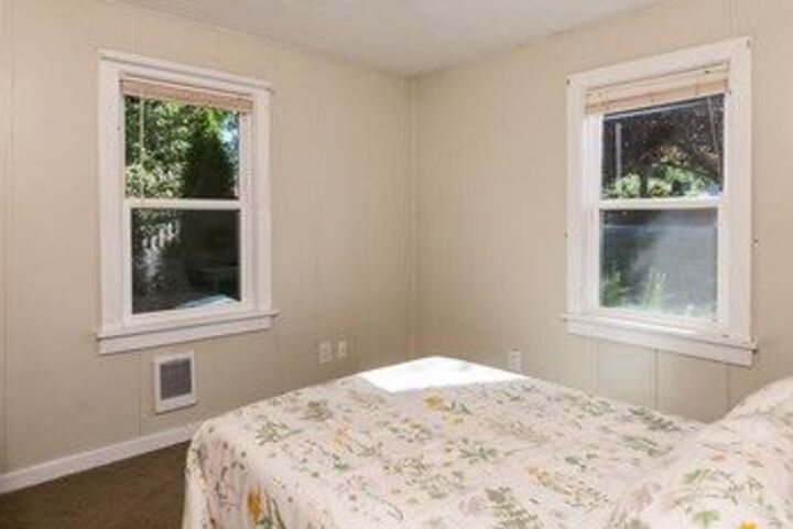 2BR Bay View Bungalow in Poulsbo by RedAwning