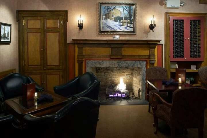 Lounge 30 of 39