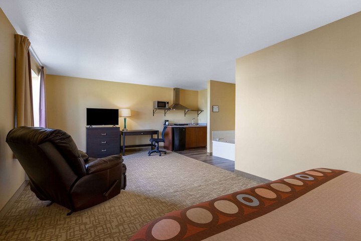 Super 8 by Wyndham Jackson MN