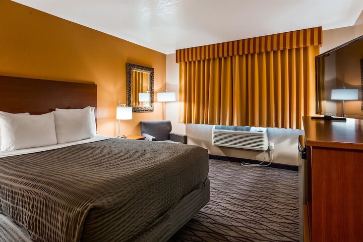 Room 8 of 40