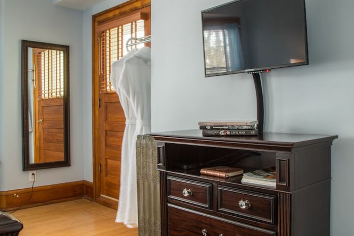Honeybee Inn Bed & Breakfast