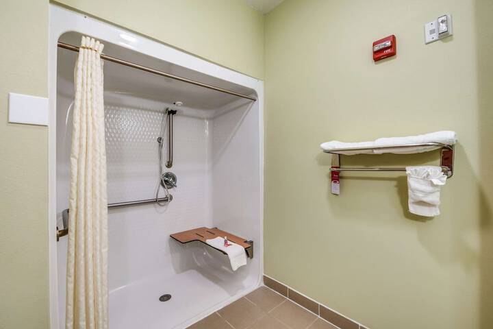 Room 14 of 28