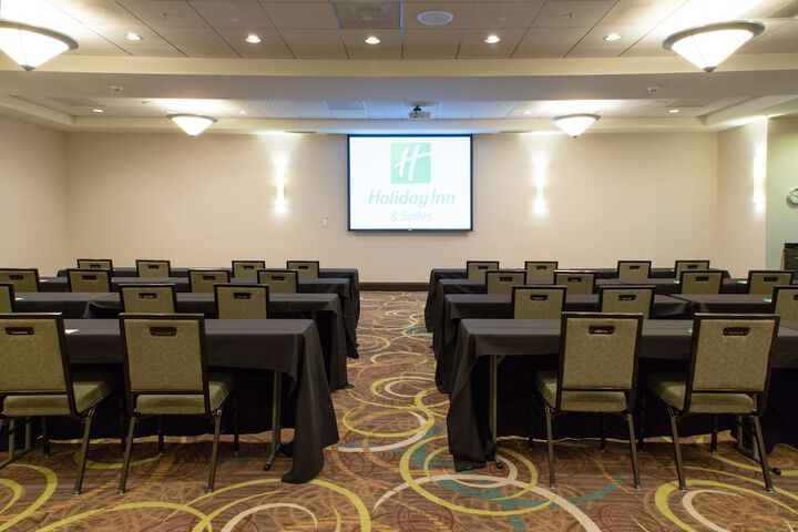 Holiday Inn Bloomington-Airport by IHG