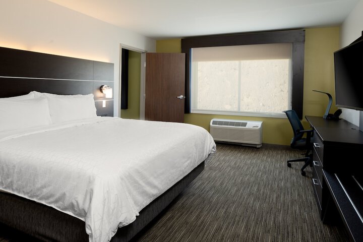 Room 32 of 57