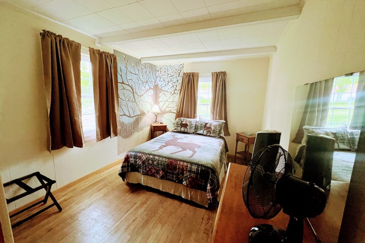 Room 32 of 177