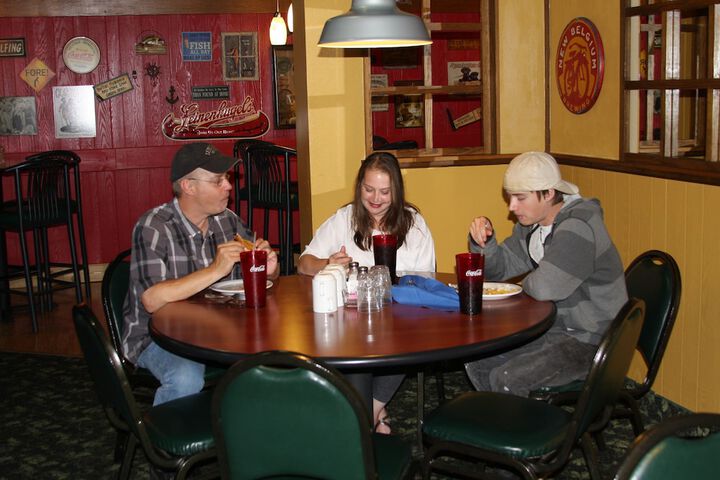 Gladstone Inn & Suites