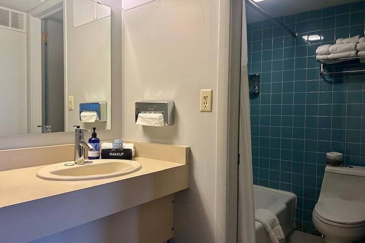 Harbor Inn Self Check-in Hotel