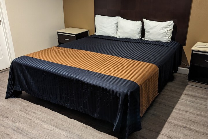 Room 18 of 32