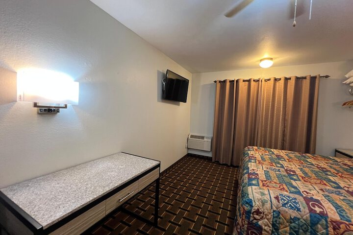 Deluxe Inn