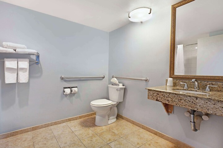 Best Western Hartford Hotel & Suites