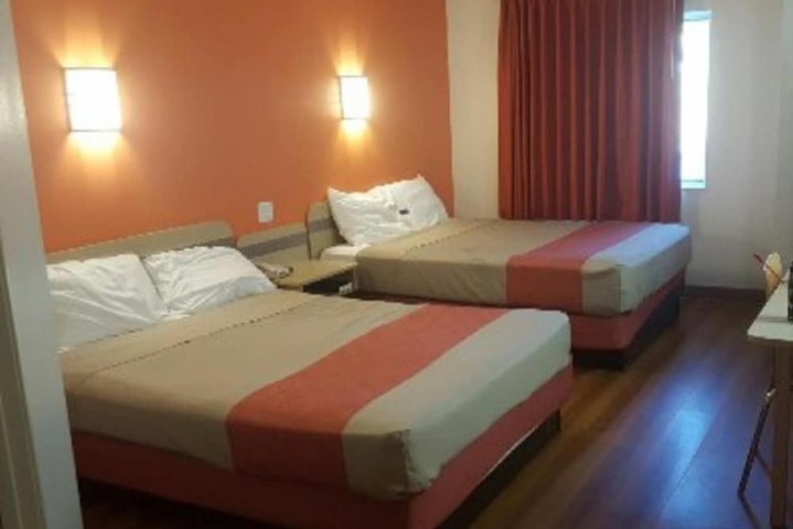 Room 32 of 34