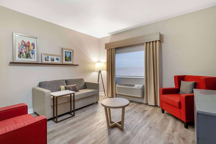 Comfort Suites Shenandoah-The Woodlands