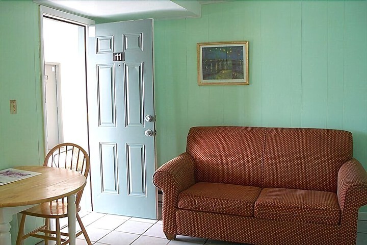 BELMONT MOTEL