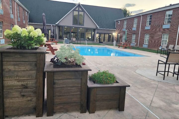 Pool 20 of 64