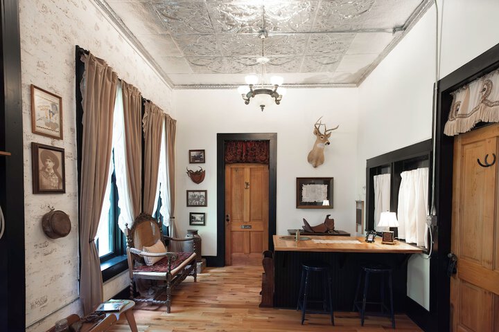 Room 28 of 60