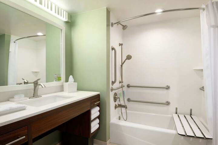 Room 15 of 32