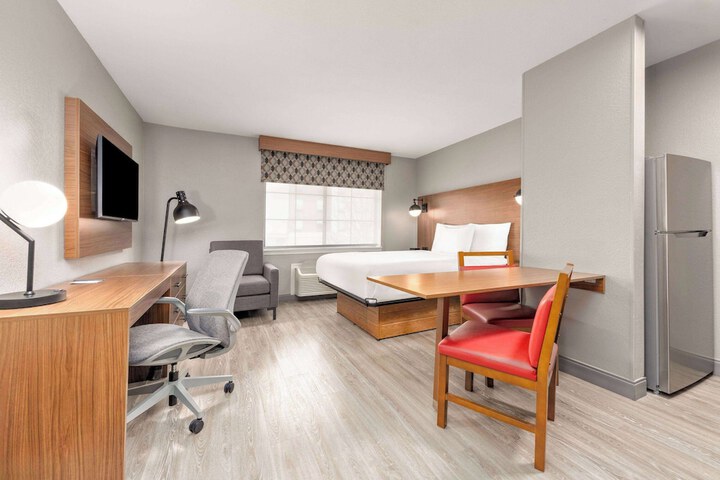 Hawthorn Extended Stay by Wyndham Bedford / Dallas