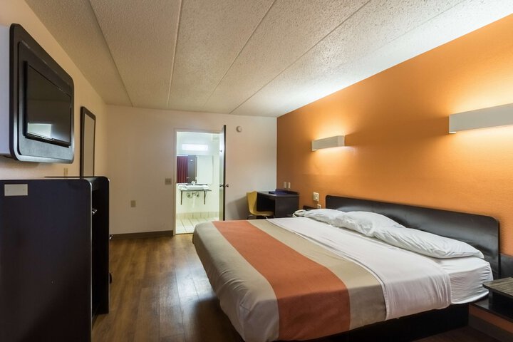 Room 9 of 40