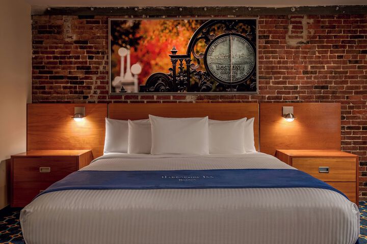 Room 33 of 47