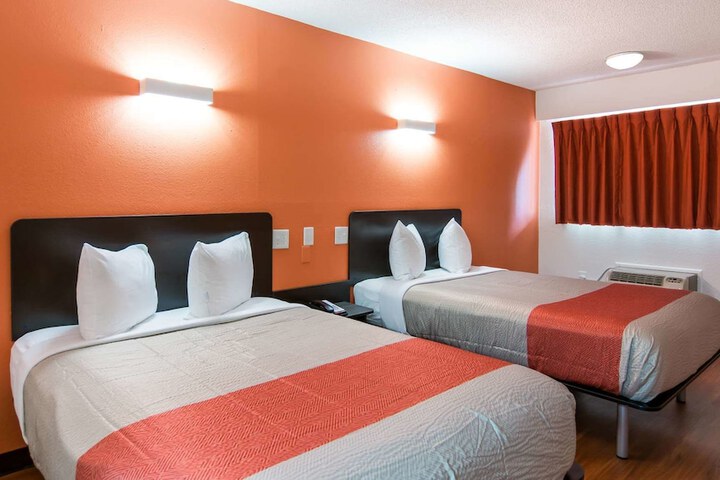 Room 28 of 34